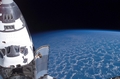 2007年8月11日、国際宇宙ステーション（International Space Station、ISS）にドッキングしたスペースシャトル「エンデバー（Endeavour）」。(c)AFP/NASA