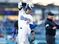 24MLB、ロサンゼルス・ドジャース対アリゾナ・ダイヤモンドバックス。初回に二塁打を放ったロサンゼルス・ドジャースの大谷翔平（2024年7月2日撮影）。(c)Ronald Martinez/Getty Images/AFP