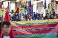 シリア・カミシリで、トルコのシリア侵攻に抗議するデモを行うクルド人たち（2019年10月23日撮影）。(c)Delil SOULEIMAN / AFP
