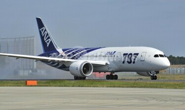 全日空のB787型機、ブレーキの不具合で欠航 写真1枚 国際ニュース