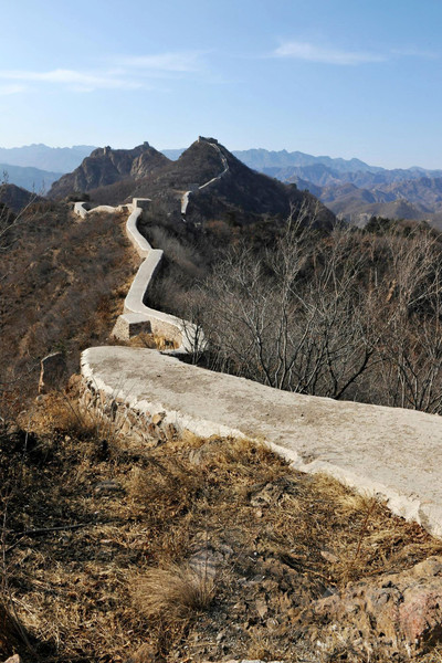 万里の長城、当局の修復で真っ平らに「爆破した方がまし」との声も