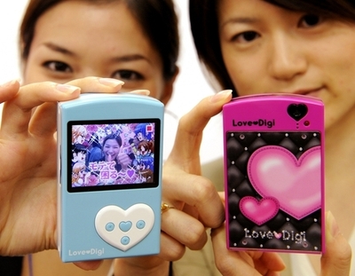 タカラトミーの女の子向け簡単ビデオカメラ「PV Cam」