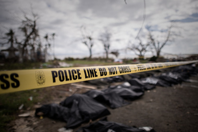 53人乗せたトラック横転、結婚申し込まれたばかりの女性ら13人死亡 比