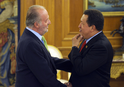 雨降って地固まる？チャベス大統領、スペイン国王に「カストロそっくり」