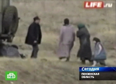 洞穴立てこもりの露カルト教団、14人が外に　解決間近か