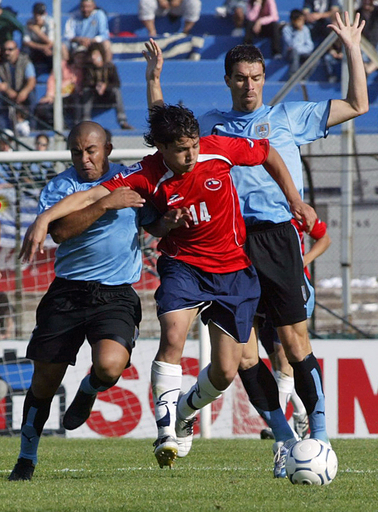 ウルグアイ ホームでチリと分ける