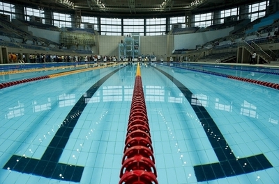 エコ？不謹慎？火葬場の熱を温水プールに再利用