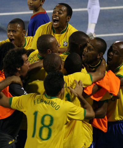 ブラジル ウルグアイとの接戦を制し決勝へ