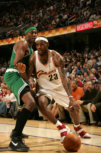 キャバリアーズ セルティックスを破り4連勝