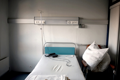 「エイズの恋人を安楽死」告白のキャスター、逮捕後に保釈 英国