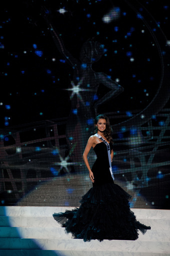 ミスUSA予選会、各州代表が水着・ドレス姿を披露 決勝は16日