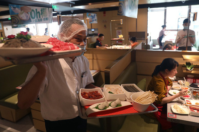 上海で店内飲食が再開 利用時間は1時間半に限定