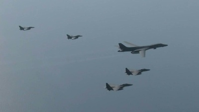 動画:米韓空軍、韓国上空で合同訓練 米戦略爆撃機も参加