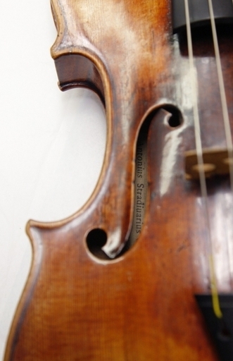 名器「ストラディバリウス」に12億円、東日本大震災支援の競売で 英国