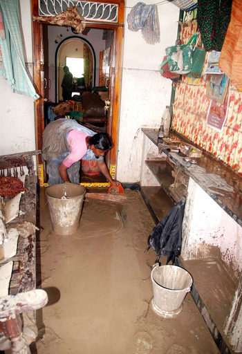 インド、豪雨と鉄砲水で41人死亡