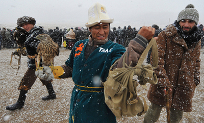 キルギスで開かれた「狩猟の祭典」