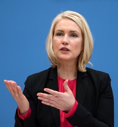 同等ポストの男女別賃金、企業に公開義務付け ドイツ