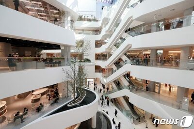Kショッピング通じた…体験型で勝負する韓国百貨店、外国人売り上げが急増中