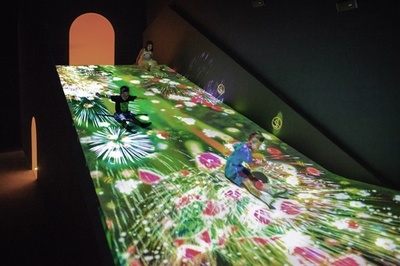 チームラボ、台湾で「すべって育てる！フルーツ畑」展示