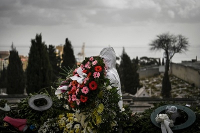 【今日の1枚】仕事は増え悲哀も募る、リスボンの葬儀従事者