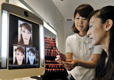 画面上でメークお試し、資生堂が「ザ・ギンザ」に新機器導入