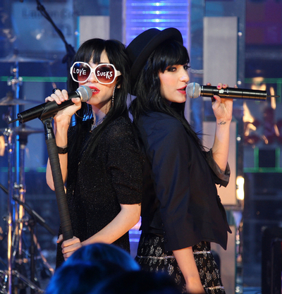 The Veronicas、MTVの「Total Request Live」に出演