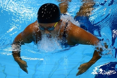 鈴木と渡部が準決勝進出、女子200メートル平泳ぎ