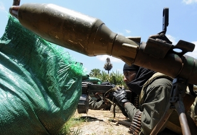 スリランカ反政府勢力、空から軍施設を攻撃