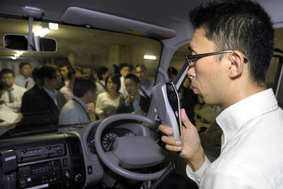 トヨタが飲酒運転防止装置を開発、アルコール検知でエンジン停止