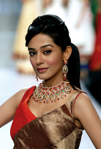 ＜インド・インターナショナル・ジュエリー・ウィーク＞「Gehna Jewellery」などが新作発表