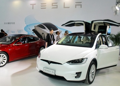 中国進出のテスラは「狼」か 身構える現地メーカー