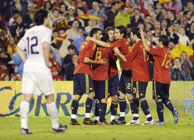 スペイン 親善試合で米国を下す