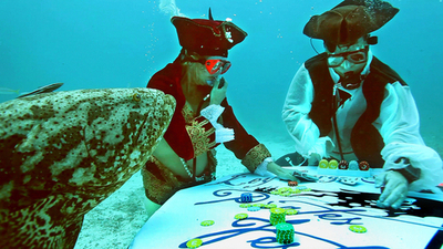 米フロリダ州の海底で海賊のポーカー大会