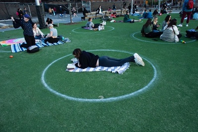 対人距離、1メートルで十分？ 米当局が基準変更を検討