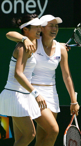 ＜テニス 07全豪オープン＞女子ダブルス、ユンジャン／チアユン組 ヤン／ツェン組を降し決勝へ - オーストラリア