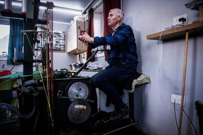 英スコットランドのハリスツイード 島民の手織りに世界的ブランドも注目