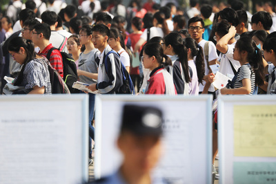 広州で大規模な替え玉受験を摘発、186人逮捕 都市戸籍取得制度を悪用