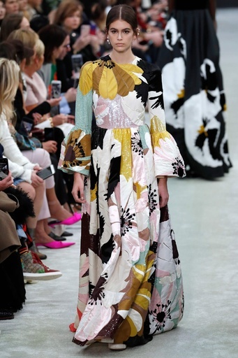 お花の妖精ドレス、「ヴァレンティノ」18/19年秋冬