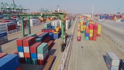 中国 来年から輸入関税を大幅引き下げへ 