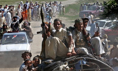 タリバン、パキスタンで「犯罪対策」公開処刑