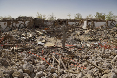 仏軍に空爆された故カダフィ大佐の別荘跡、マリ