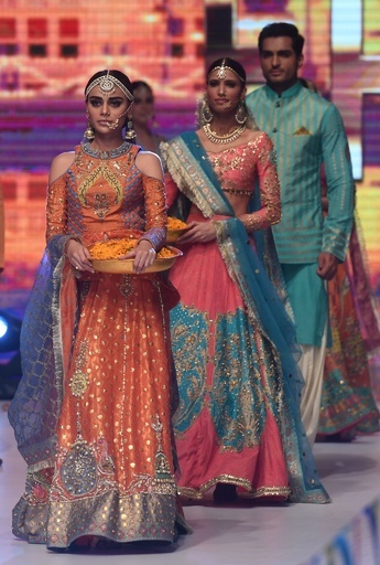 ＜ファッション・パキスタン・ウィーク＞「Wardha Saleem」