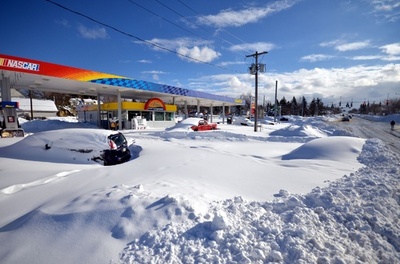 記録的な大雪の米東部、気温上昇に伴い洪水の恐れ