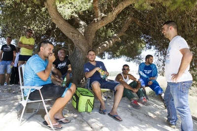 ガザ空爆を見物する市民ら、イスラエル南部