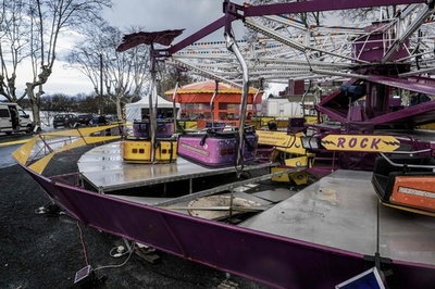 移動遊園地の乗り物で事故、子ども連れの父親が死亡 フランス