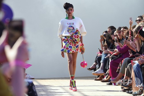 マニッシュ アローラ 19年春夏コレクション発表 写真63枚 ファッション ニュースならmode Press Powered By Afpbb News マニッシュ アローラ 19年春夏コレクション発表 写真63枚 ファッション ニュースならmode Press Powered By Afpbb News