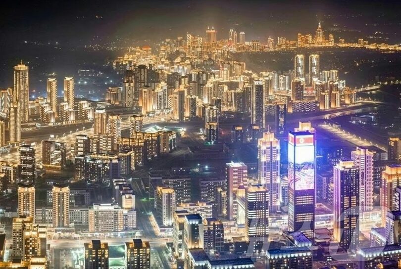 北朝鮮メディアが紹介した平壌の新市街地の夜景＝労働新聞(c)news1