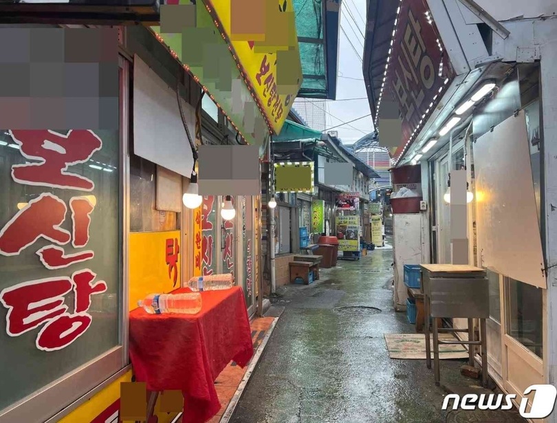 ソウル市鍾路区（チョンノグ）のある市場の犬用飲食店(c)news1