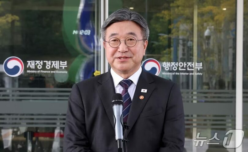 ユン・ホジュン（尹昊重）行政安全相＝2026年10月12日、世宗市の政府庁舎(c)news1