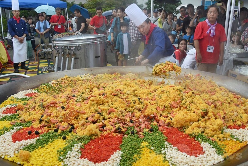 パエリア2000人分が完成！都内でイベント